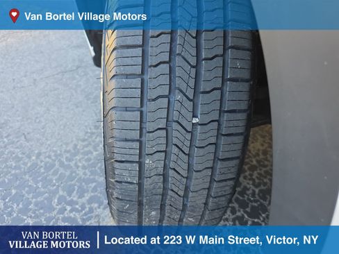 Used 2023 Toyota Highlander XLE image 30