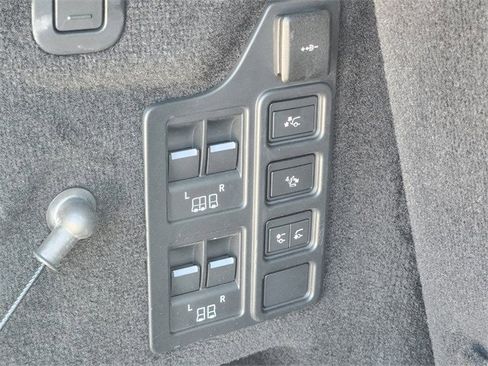 Used 2024 Land Rover Discovery Metropolitan Edition image 26