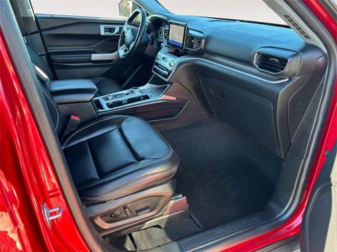 Used 2021 Ford Explorer XLT w/ Equipment Group 202A image 15