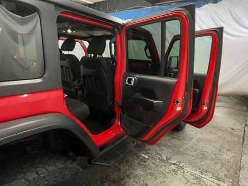 Used 2019 Jeep Wrangler Unlimited Rubicon w/ Dual Top Group AWD/4WD image 22