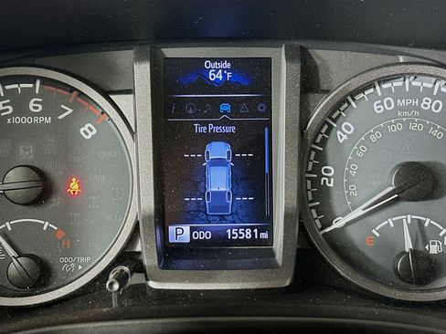 Used 2016 Toyota Tacoma TRD Off-Road image 19