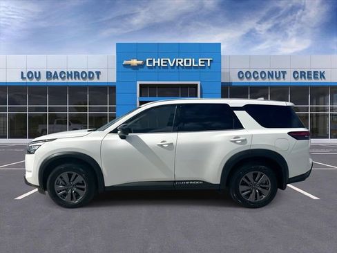 Used 2024 Nissan Pathfinder S FWD image 5