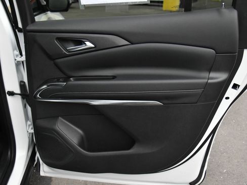 Used 2024 Chevrolet Traverse LT image 51