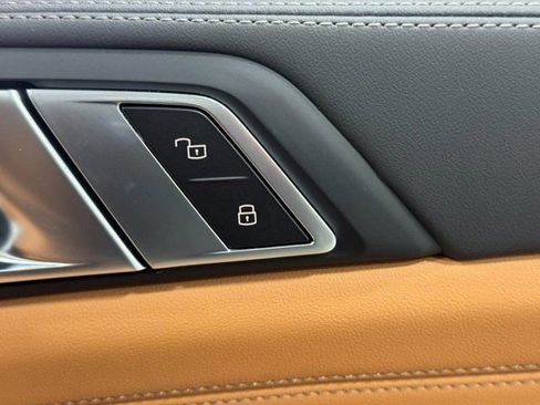 New 2026 BMW X5 xDrive50e image 21