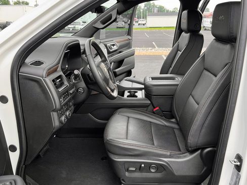 Used 2024 Chevrolet Suburban High Country image 3