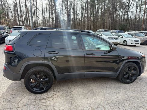 Used 2015 Jeep Cherokee Latitude w/ Cold Weather Group FWD image 4