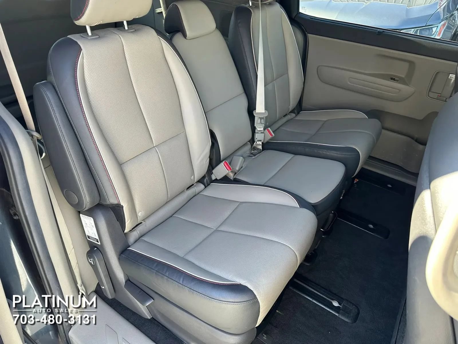 Used 2017 Kia Sedona LX w/ LX Essentials Premium Package FWD image 16