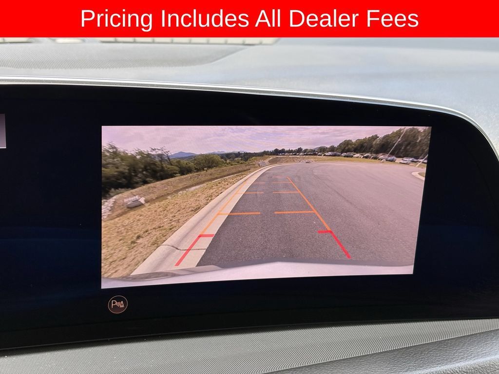 Used 2024 Cadillac XT4 Luxury w/ Cold Weather Package FWD image 24