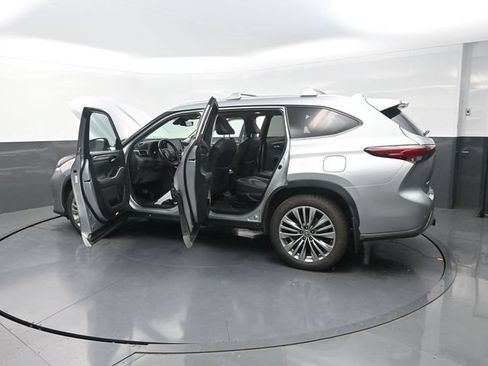 Used 2021 Toyota Highlander Platinum AWD/4WD image 43