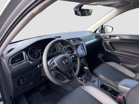 Used 2020 Volkswagen Tiguan SE R-Line image 9