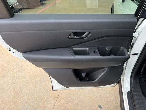 Used 2023 Nissan Pathfinder SV AWD/4WD image 14