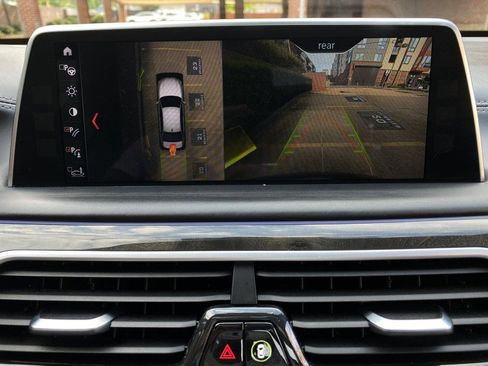 Used 2018 BMW 750i xDrive image 31