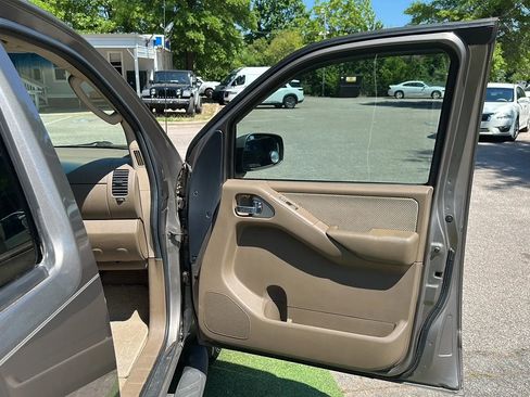 Used 2005 Nissan Frontier LE w/ (J01) Sunroof Pkg RWD image 22