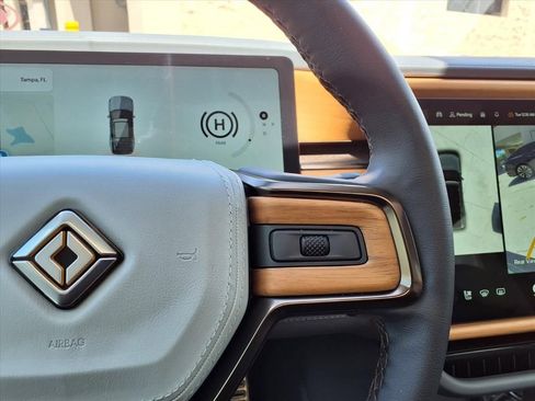 Used 2025 Rivian R1S Premium AWD/4WD image 27