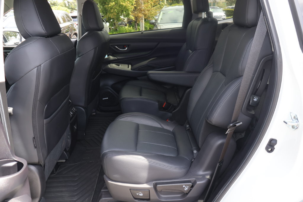 Certified 2025 Subaru Ascent Bronze Edition w/ Onyx Package AWD/4WD image 16
