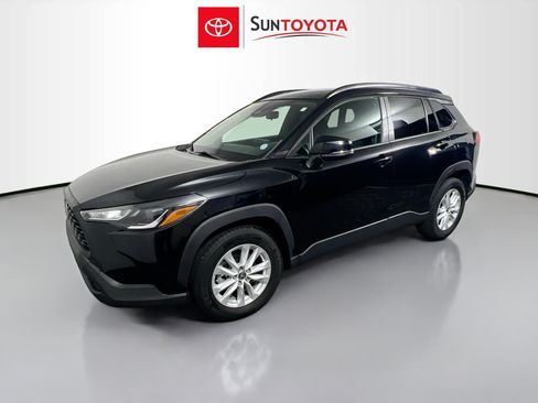 Used 2023 Toyota Corolla Cross LE w/ Moonroof Package FWD image 9