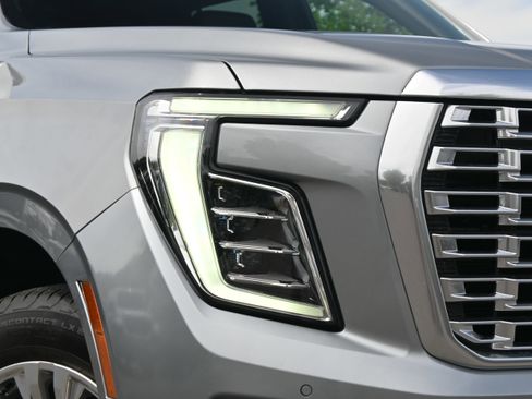 Used 2025 GMC Yukon Denali AWD/4WD image 6