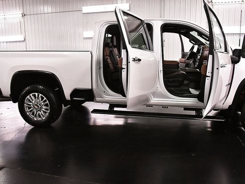 Used 2022 Chevrolet Silverado 3500 High Country w/ Safety Package II image 33