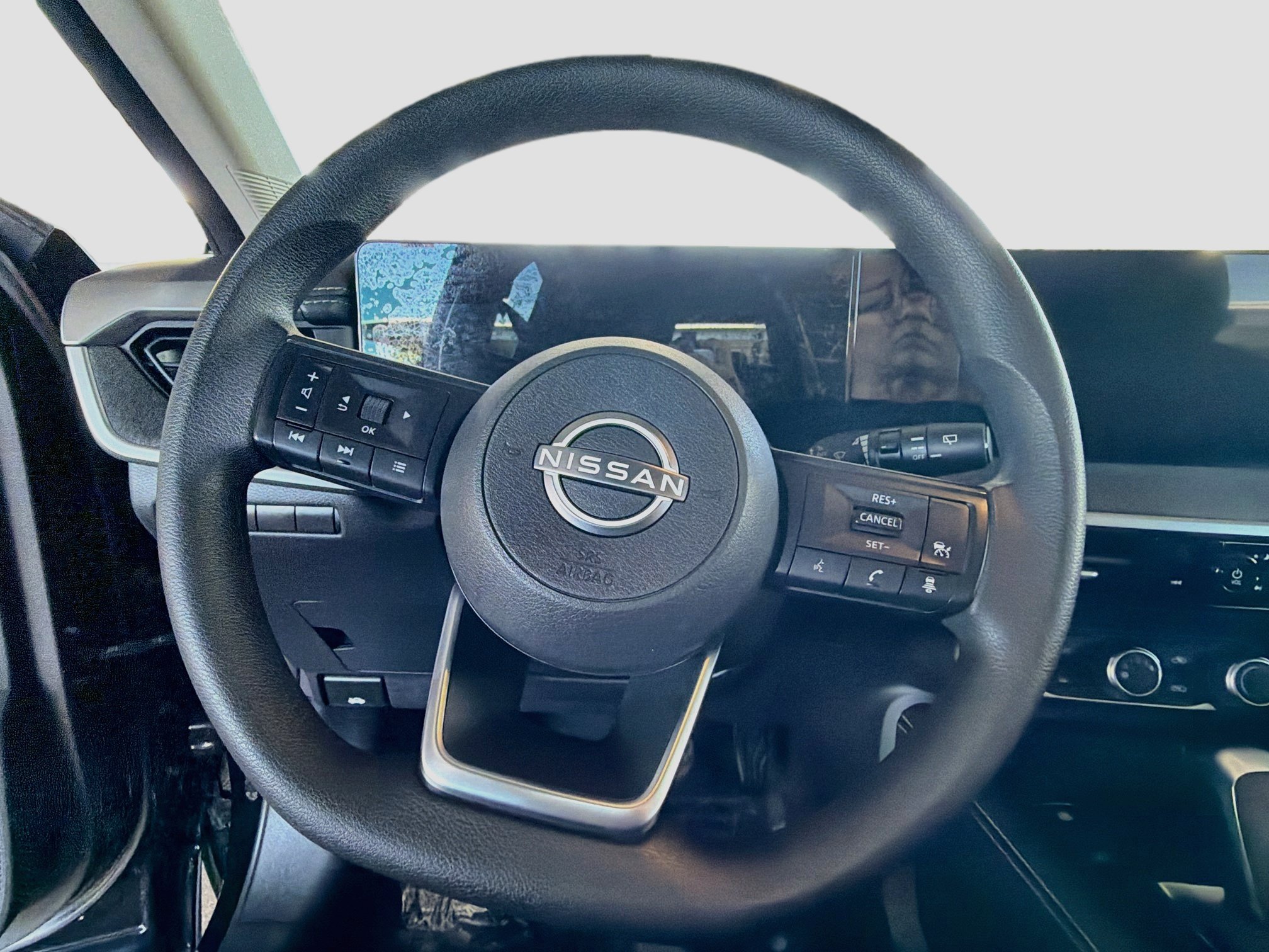 Used 2025 Nissan Kicks SV AWD/4WD image 17