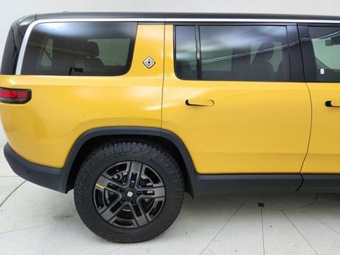 Used 2024 Rivian R1S Adventure image 12