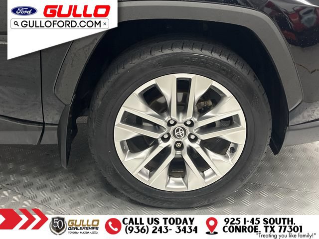 Used 2021 Toyota RAV4 XLE Premium FWD image 31