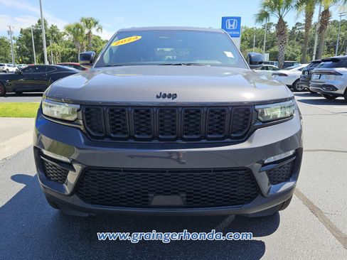Used 2024 Jeep Grand Cherokee Limited w/ Black Appearance Package AWD/4WD image 8