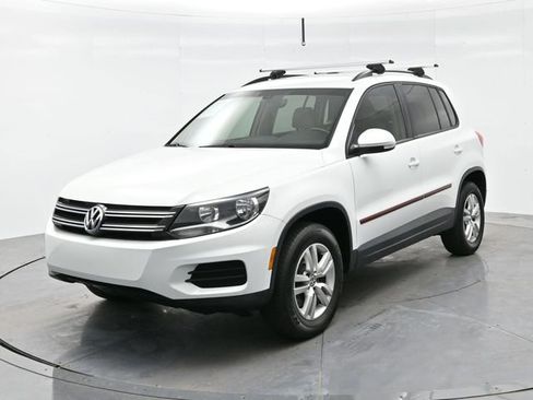 Used 2017 Volkswagen Tiguan S image 3