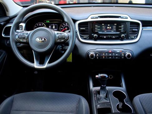 Used 2018 Kia Sorento FWD V6 image 15