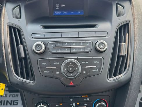 Used 2017 Ford Focus SE FWD image 46