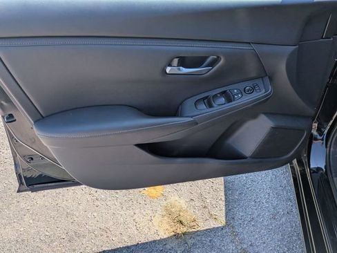 Used 2025 Nissan Sentra SV FWD image 9