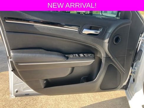 Used 2023 Chrysler 300 Touring image 20