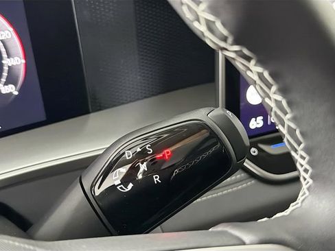 New 2026 Volkswagen Tiguan SE image 17