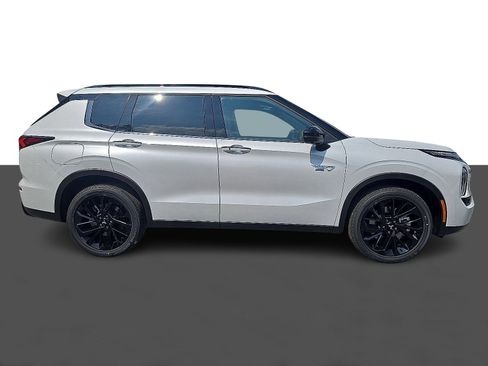 New 2025 Mitsubishi Outlander SEL image 3