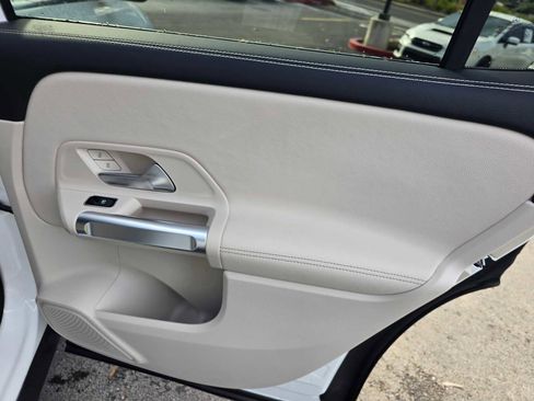 Used 2025 Mercedes-Benz GLB 250 image 14