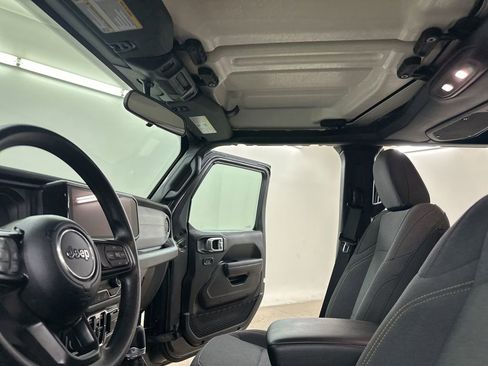 Used 2025 Jeep Gladiator Nighthawk image 33