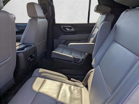 Used 2022 Chevrolet Tahoe Z71 w/ Luxury Package AWD/4WD image 25