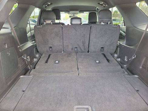 Used 2020 Ford Explorer XLT w/ Equipment Group 202A image 8