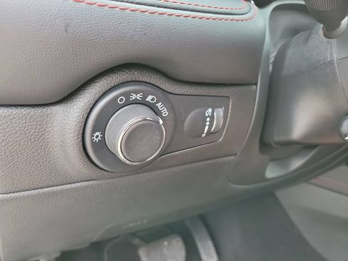 Used 2025 Dodge Durango GT AWD/4WD image 33