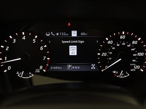 Used 2024 Nissan Frontier PRO-4X w/ Technology Package image 17