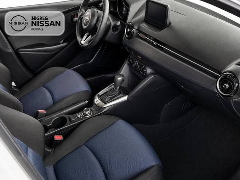 Used 2019 Toyota Yaris LE FWD image 10