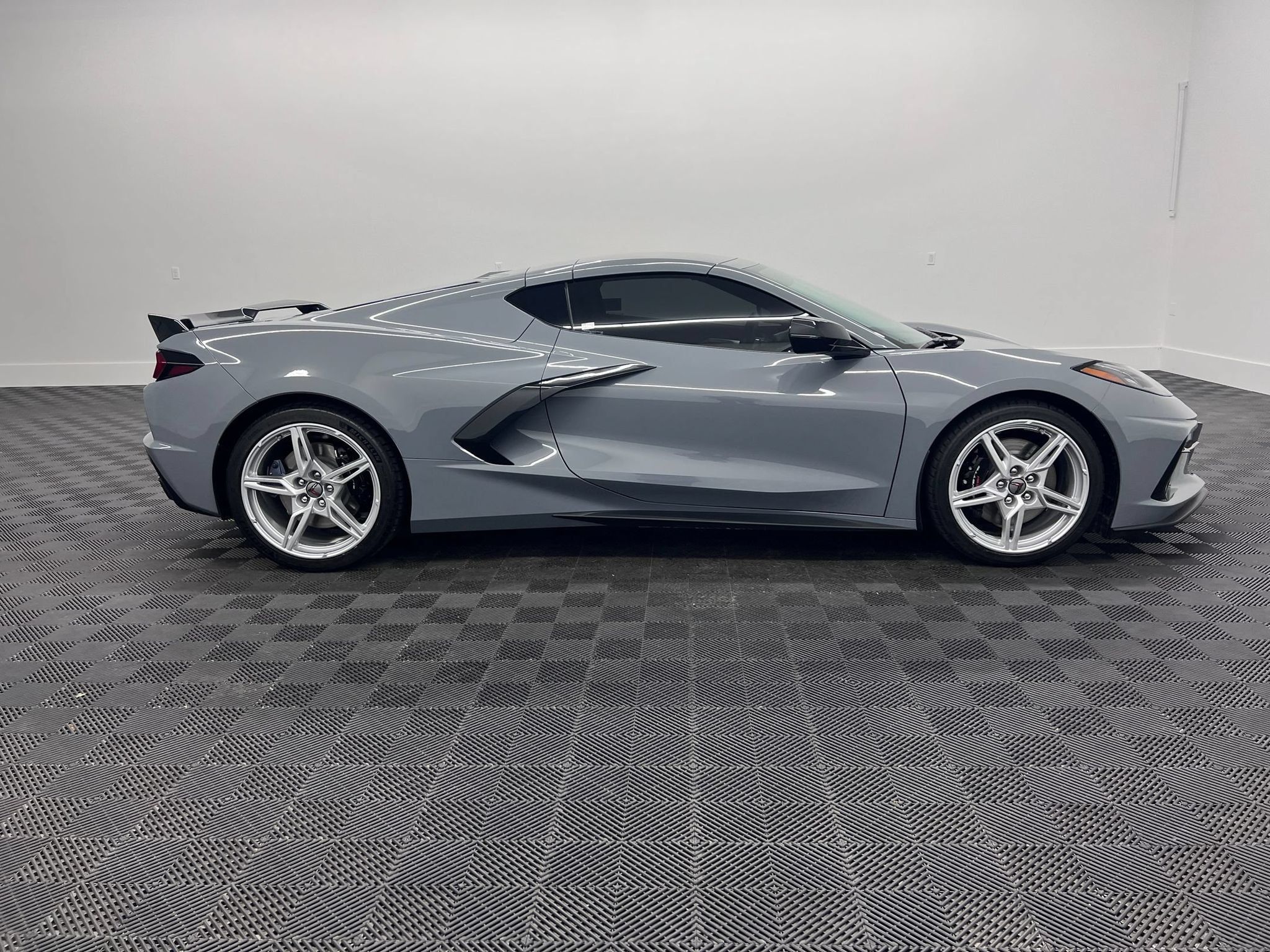 Used 2024 Chevrolet Corvette Stingray Preferred Cpe w/ Z51 Performance Package RWD image 8
