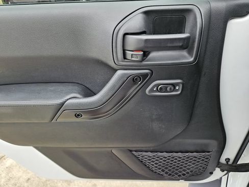 Used 2017 Jeep Wrangler Sahara AWD/4WD image 16