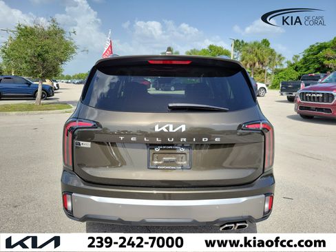 Certified 2025 Kia Telluride SX w/ SX Captain's Chair Package FWD image 7