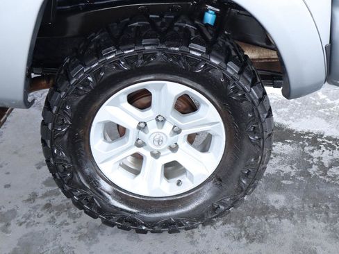 Used 2015 Toyota Tacoma PreRunner w/ TRD Off-Road Package RWD image 40