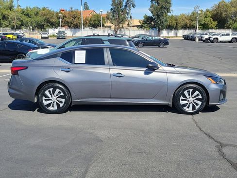 Used 2024 Nissan Altima 2.5 S FWD image 32