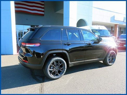 New 2025 Jeep Grand Cherokee Limited image 7