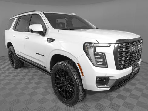 Used 2025 GMC Yukon Denali Ultimate w/ LPO, Floor Liner Package image 3