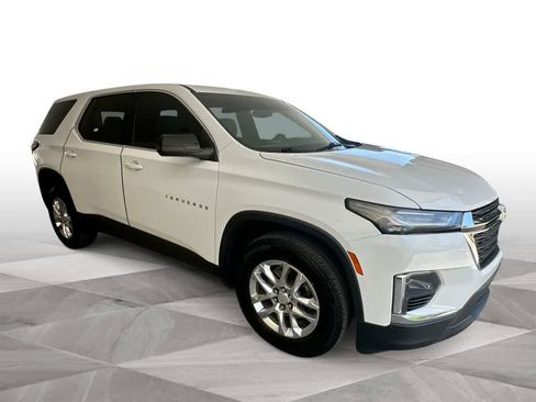 Used 2023 Chevrolet Traverse LS FWD image 2