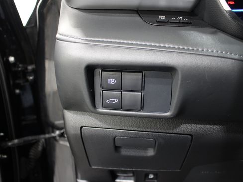 Used 2020 Toyota Highlander XLE AWD/4WD image 7