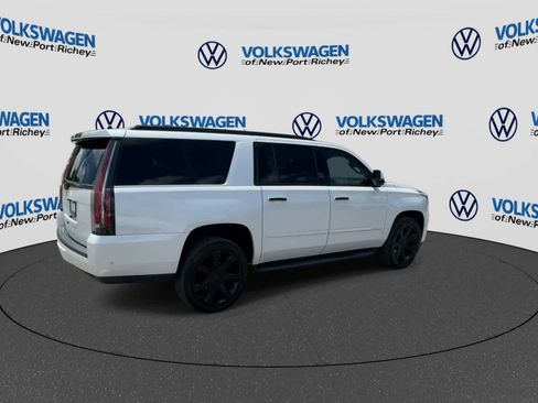 Used 2018 Cadillac Escalade ESV Luxury RWD image 8